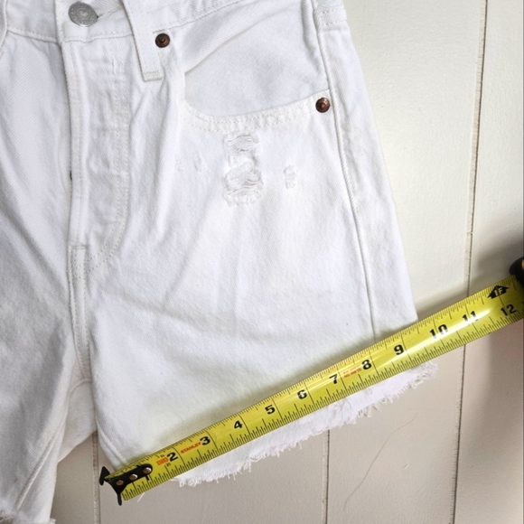 Levi's Women's White Distressed Jean Shorts-Size S - Picture 8 of 10